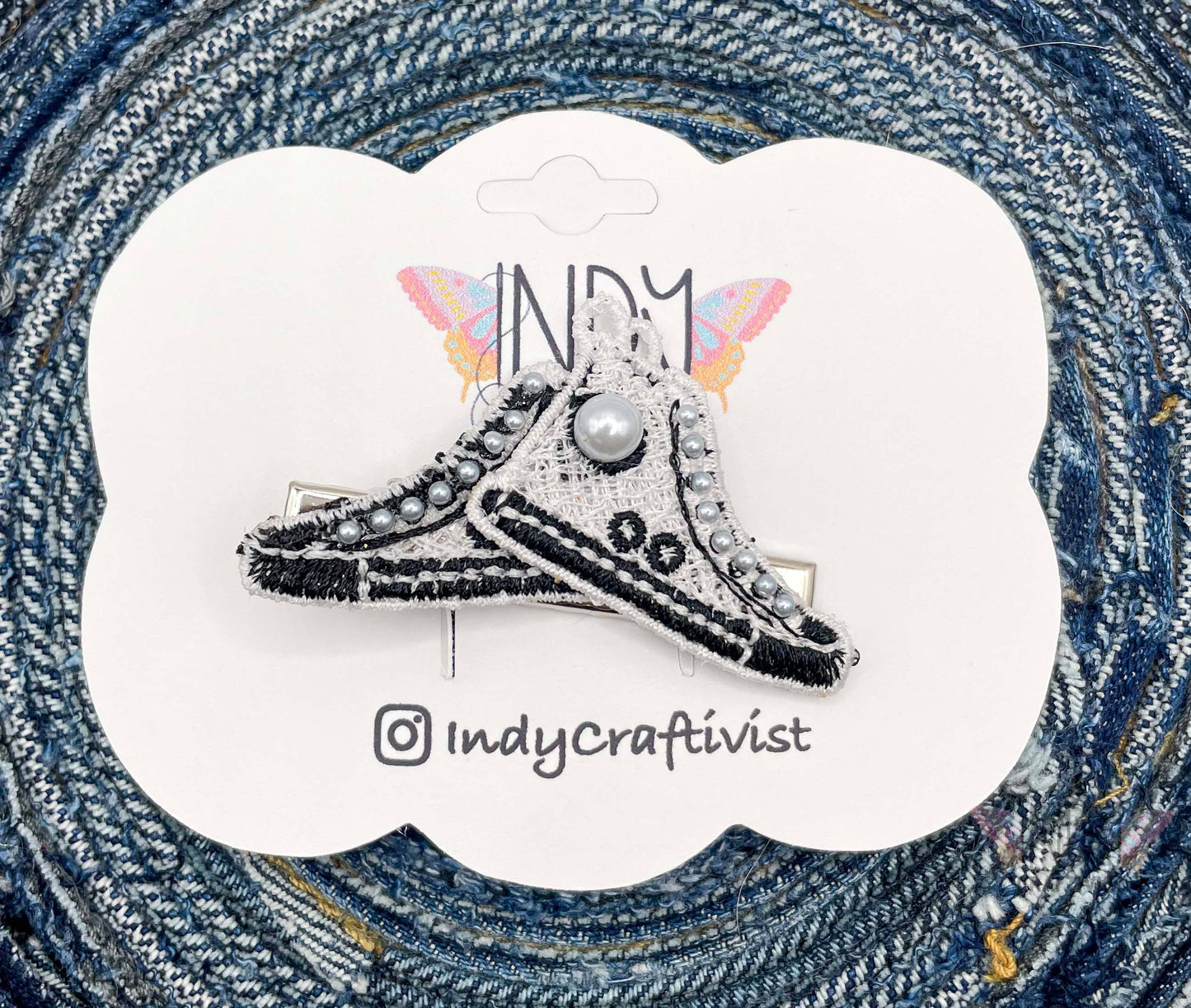 A Pair of I'm Speaking Embroidered Converse Like Hair Clip White with Pearls