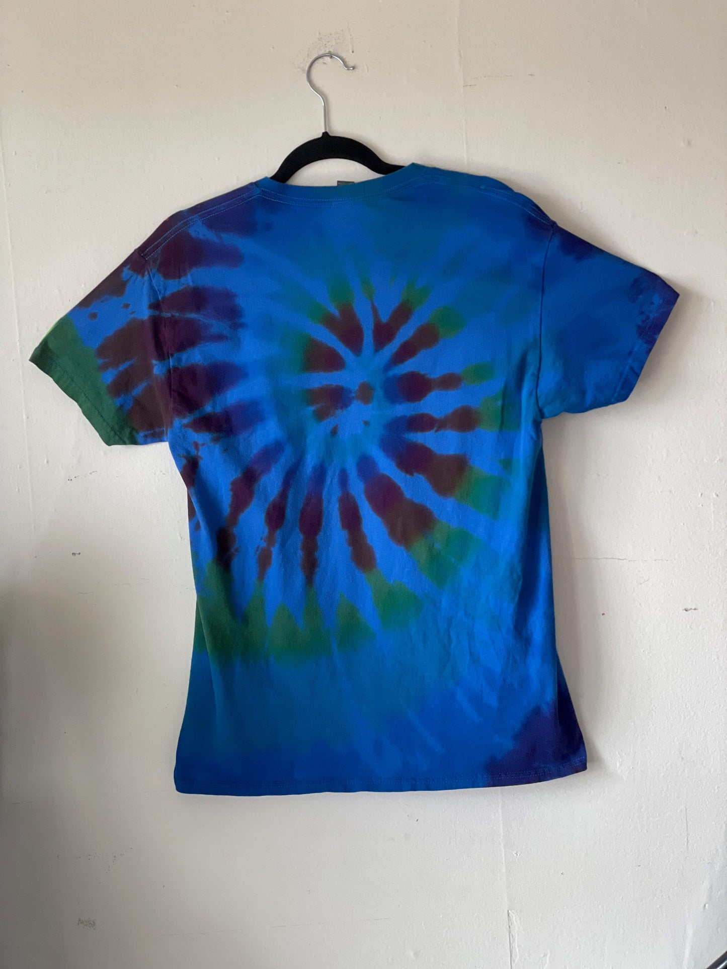 Adult Medium Reverse Dyed Heart Tie Dye T-shirt