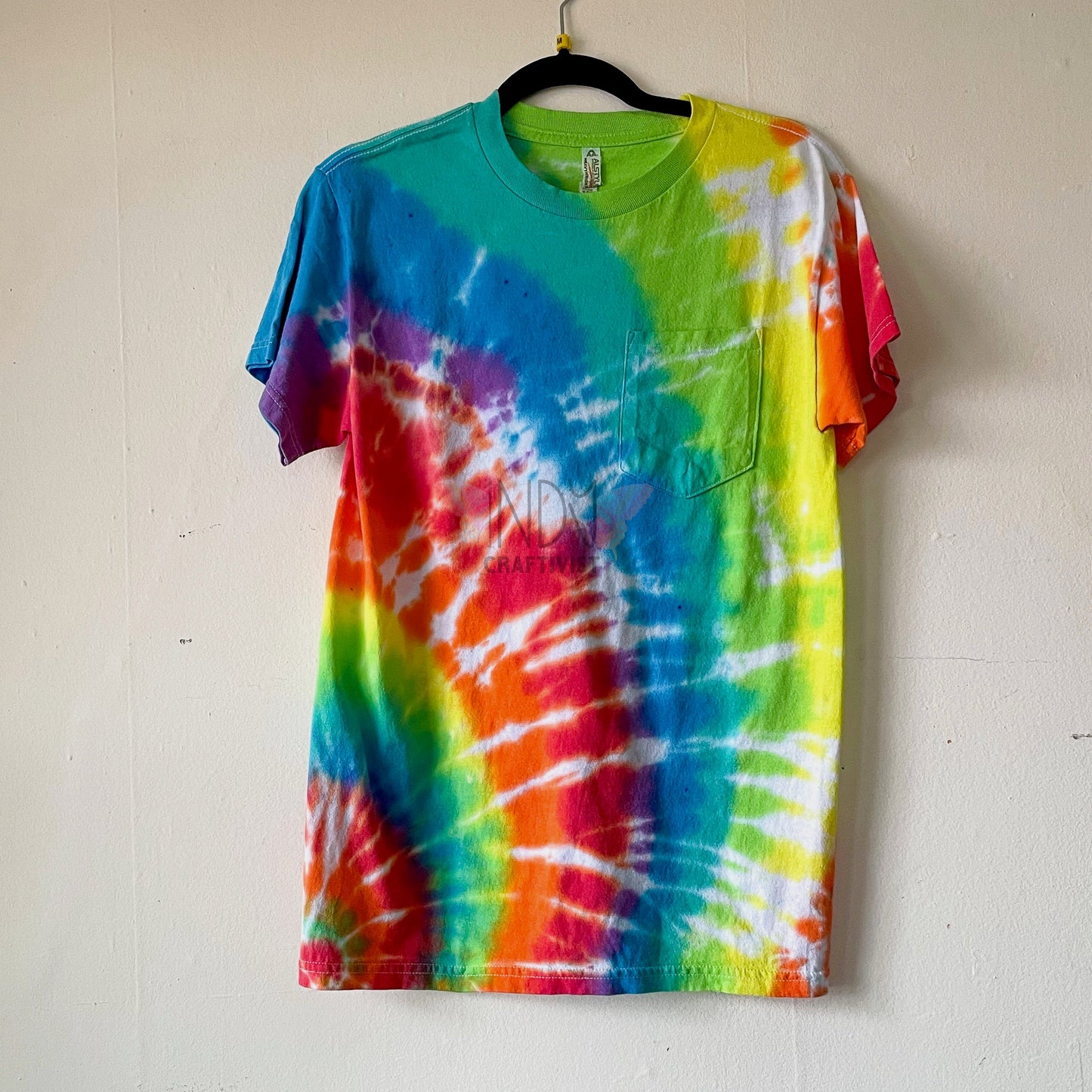 Adult Medium Rainbow T-shirt
